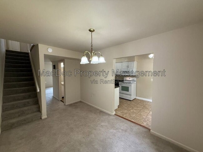 Building Photo - 14611 Earlham Ct