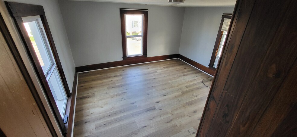 Building Photo - 315 S Maple St