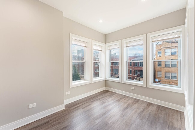 Building Photo - 4937 N Albany Ave