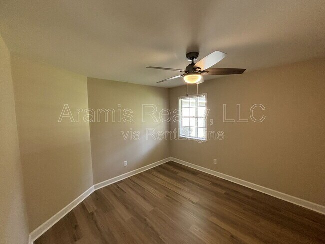 Building Photo - 3086 Drexel Ln