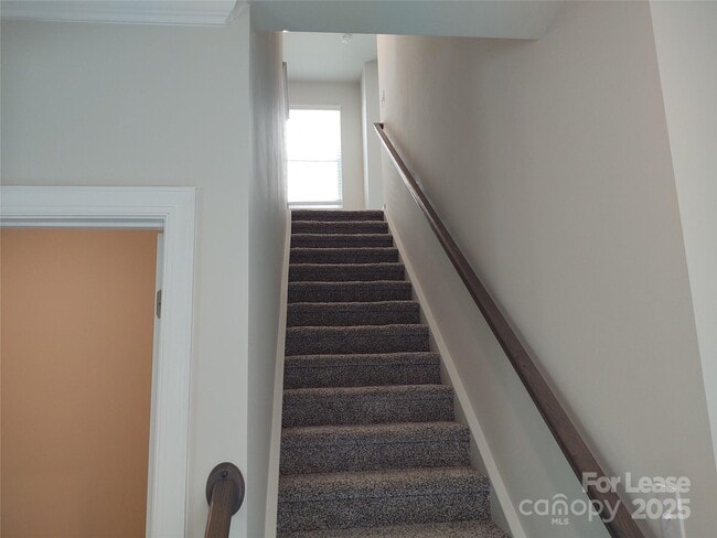 Building Photo - 326 Hyssop Ct