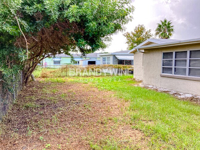 Building Photo - 7317 Oak Crest Dr