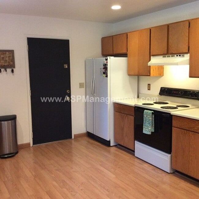 Building Photo - 2074 Newcastle Dr