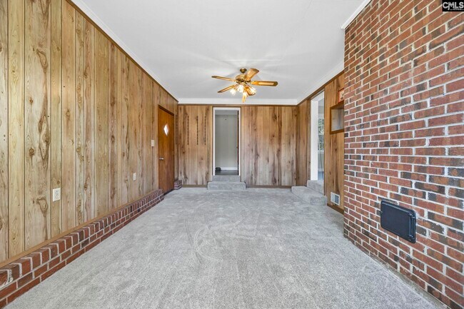 Building Photo - 1709 Woodfield Dr