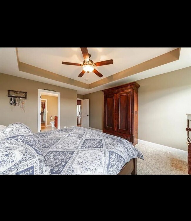 Building Photo - 5610 Abercorn Dr