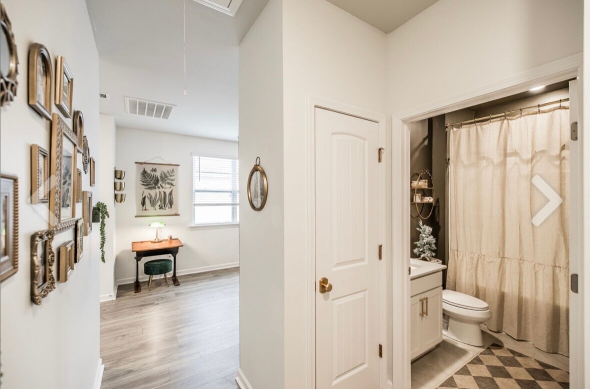 Building Photo - 7355 Lang Ave