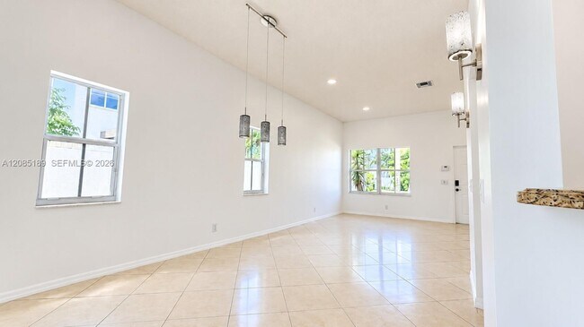 Building Photo - 908 Tanglewood Cir