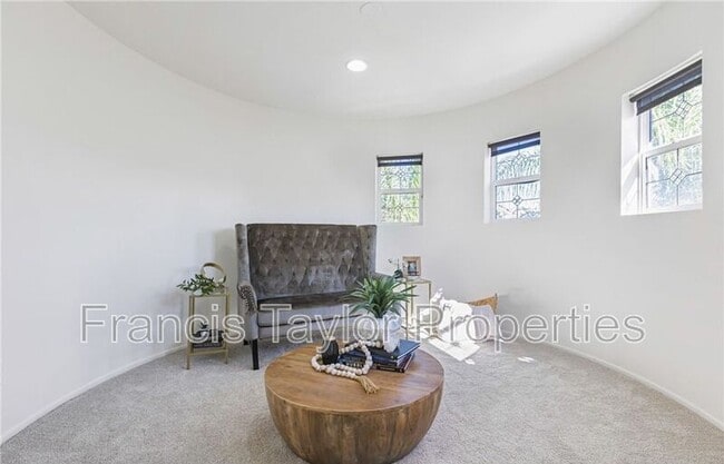 Building Photo - 33422 Scarborough Ln