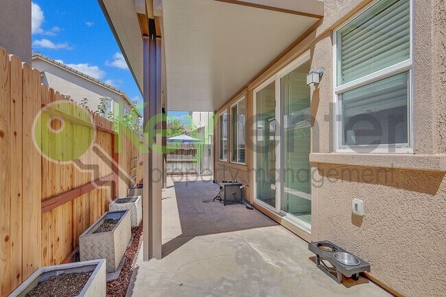 Building Photo - 973 Courtyards Loop
