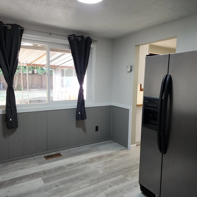 Building Photo - 4875 SW 165th Ave