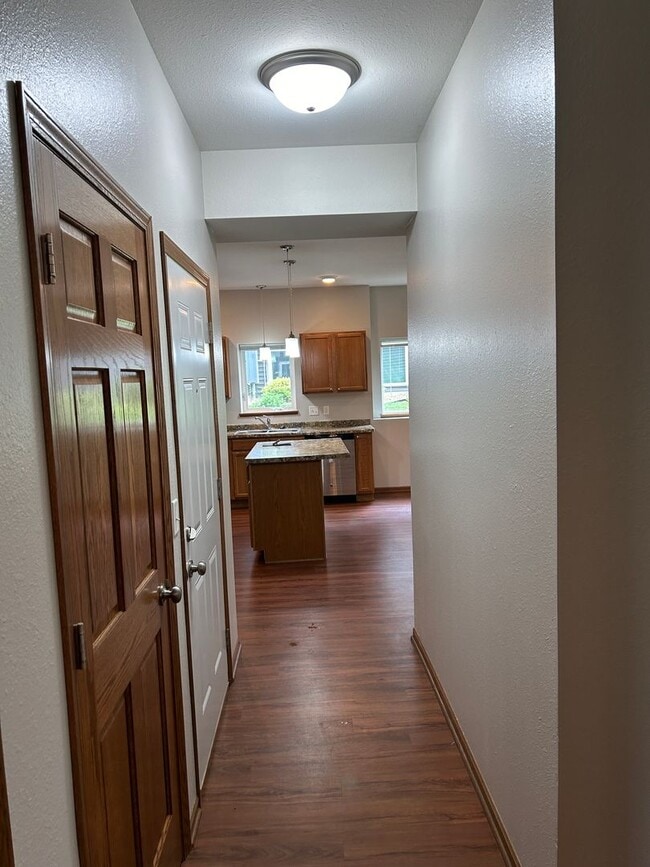 Building Photo - Stadium Commons Lower Unit