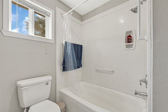 Building Photo - 1109 Frances Dr