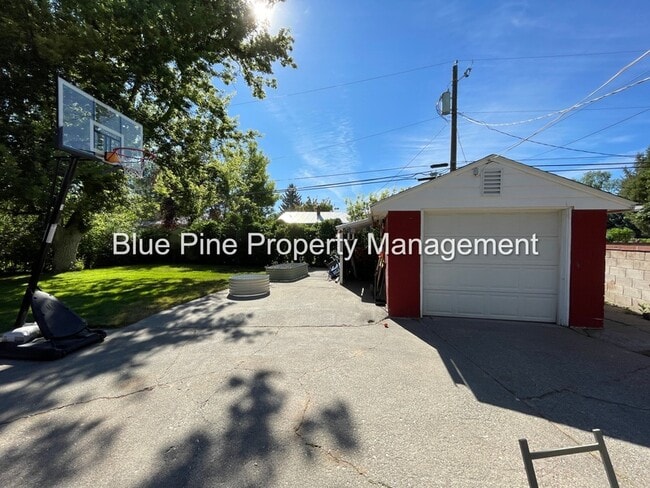 Building Photo - 455 Linden Dr