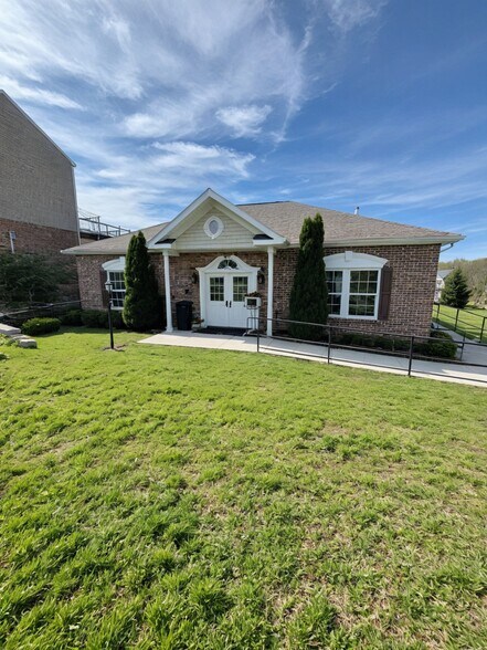 Building Photo - 680 Freedom Dr