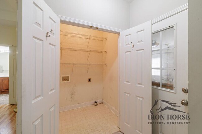 Building Photo - 411 Timber Creek Dr