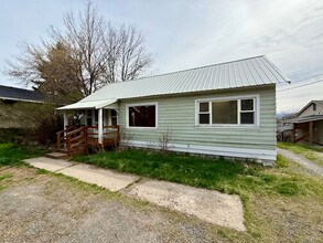 Building Photo - 107 Adams Ave