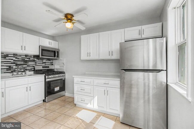 Building Photo - 416 Hornel St