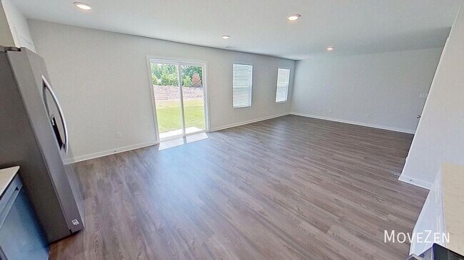 Building Photo - 161 Davis Dr