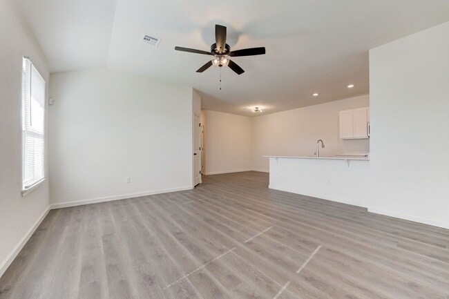 Building Photo - New Construction-Never Lived in Duplex, Pe...