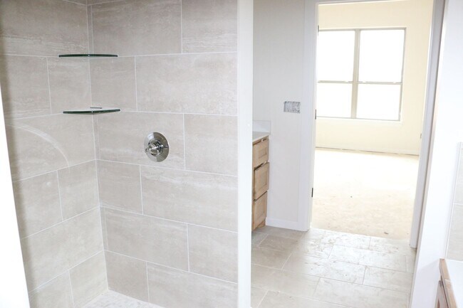 Building Photo - Brand New Home in Shawnee!