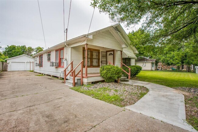 Building Photo - 7119 Farnsworth St