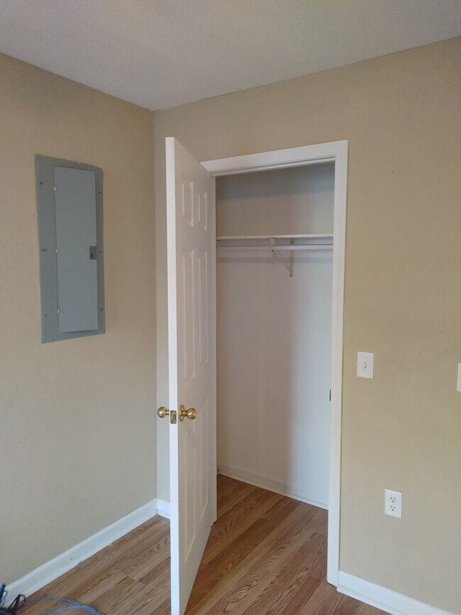 Building Photo - 137 Hardwood Way