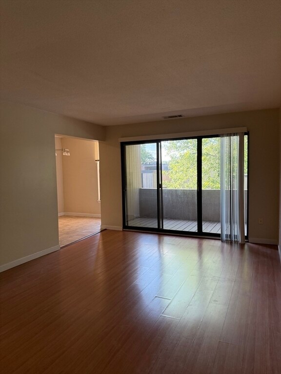 Building Photo - 70 Shrewsbury Green Dr