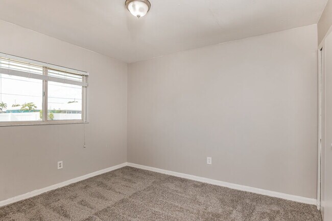 Building Photo - 4400 SW 6th Ave