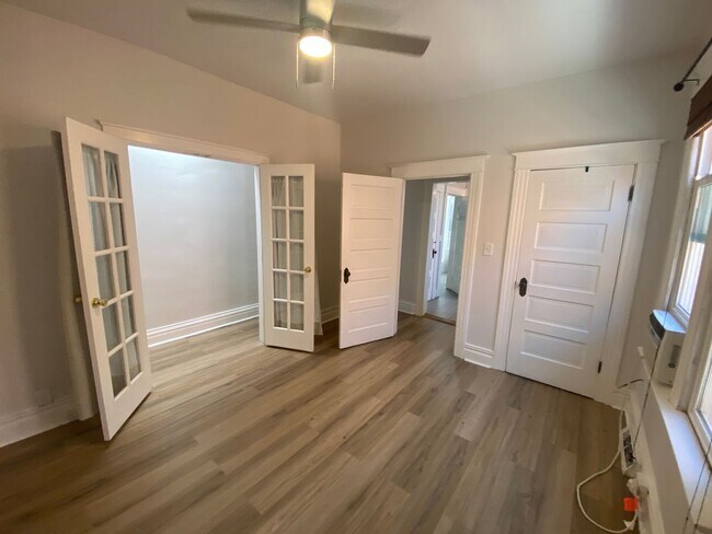 Building Photo - Beautiful 2 Bed 1 Bath Rowe Home in Washington Park Neighborhood
