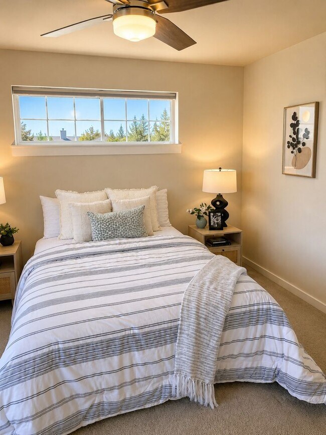 Building Photo - 3bd/2.5ba Lynnwood Townhome