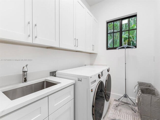 Building Photo - 1484 SW 32nd St