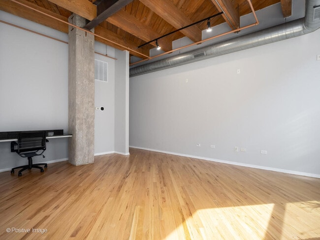 Building Photo - 1040 W Adams St