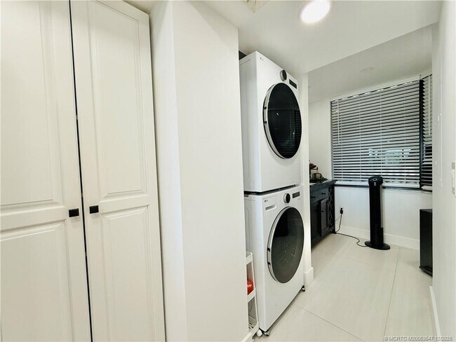 Building Photo - 8800 S Ocean Dr