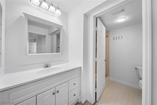 Building Photo - 3052 Kings Lake Blvd