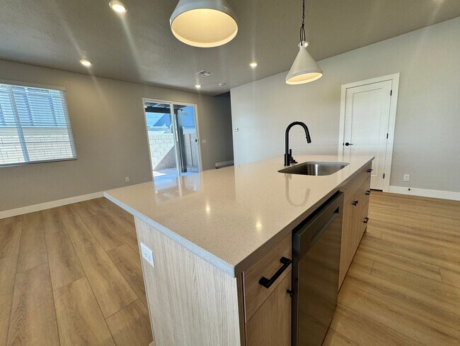 Building Photo - Coral Canyon 4-Bedroom End-Unit Townhome! Brand New!!