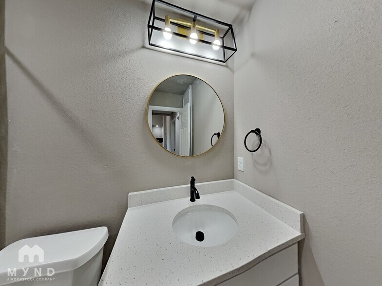 Building Photo - 5401 Ashworth Ct