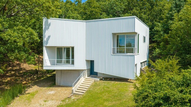Building Photo - 1124 Heath Dr