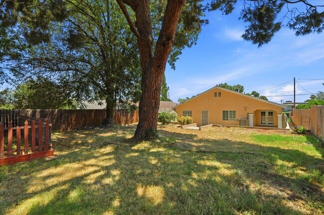 Building Photo - 6059 Essex St