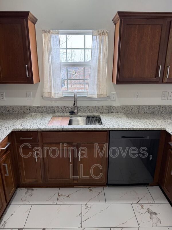 Building Photo - 223 Collingwood Ln