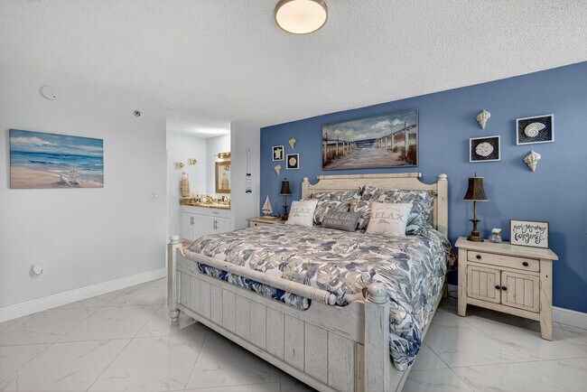 Building Photo - 2334 S Cypress Bend Dr