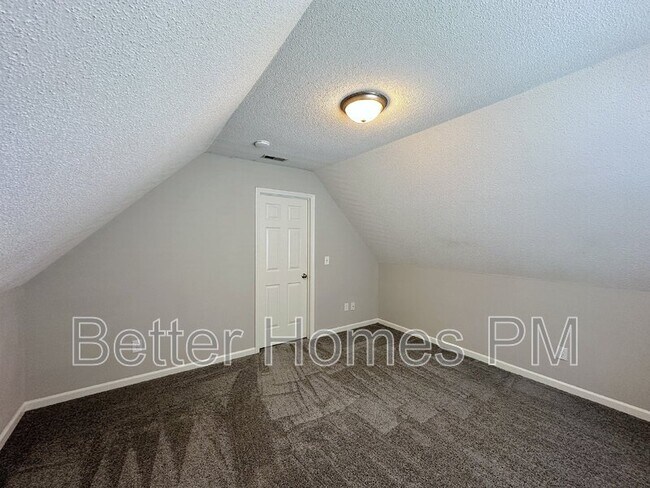 Building Photo - 741 Hanska Way