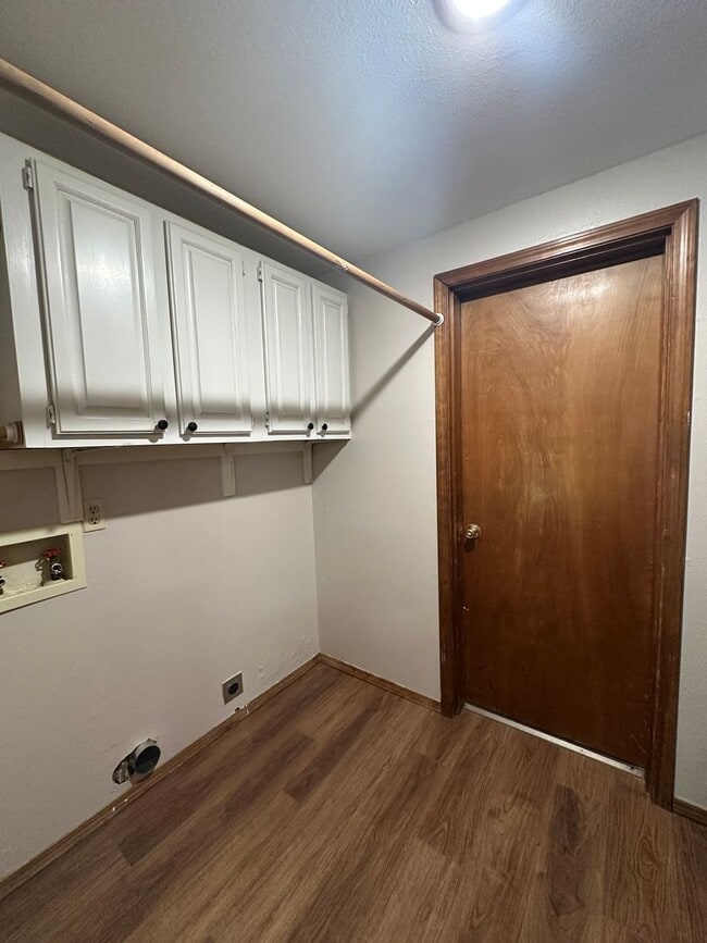 Building Photo - Updated Three Bedroom Home in North Salem