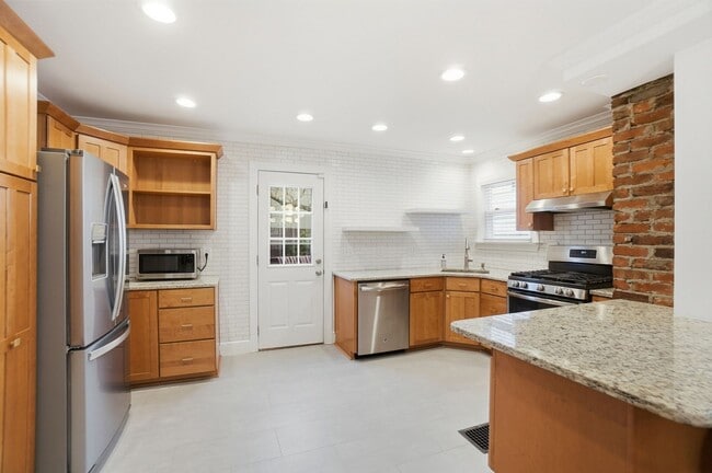 Building Photo - 2 Bed 2 Bath in Oakley!