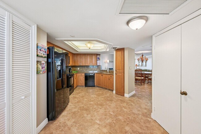 Building Photo - 8880 S Ocean Dr