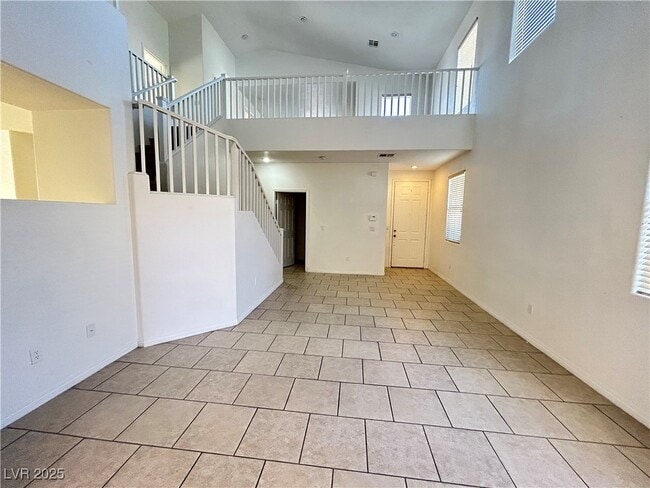 Building Photo - 179 Flying Hills Ave