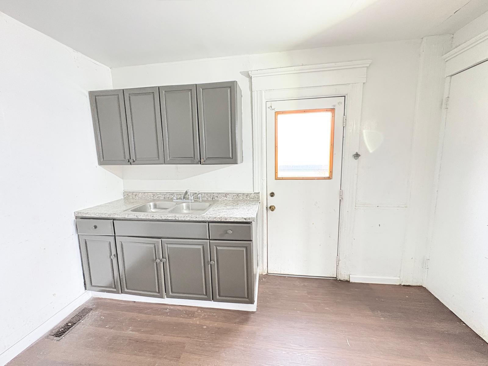 Building Photo - 833 N Michigan St