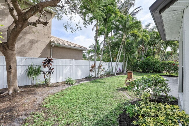 Building Photo - 981 Delray Lakes Dr