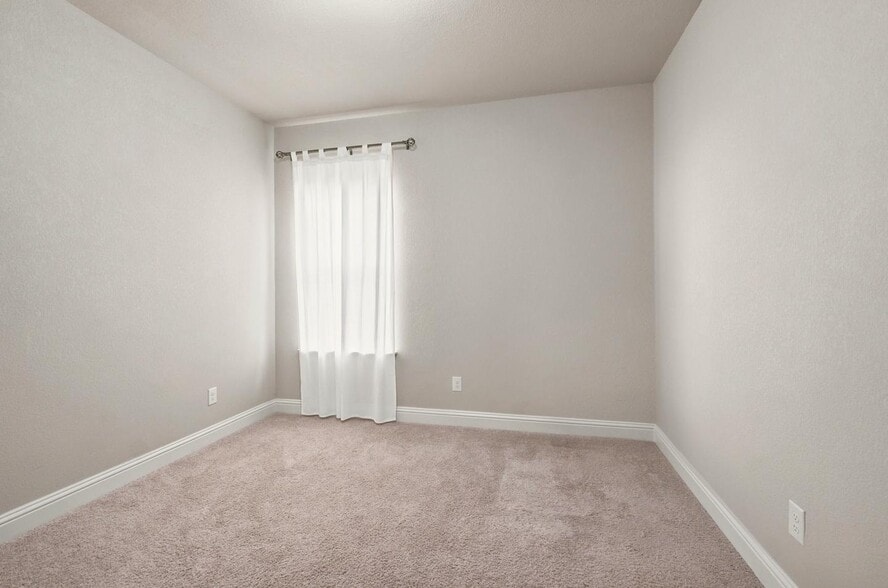 Building Photo - Comfortable Niederwald living with spacious common areas