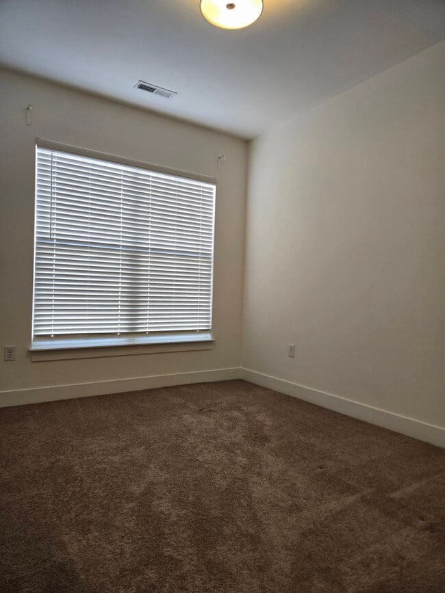 Building Photo - 1876 McQuat Pl