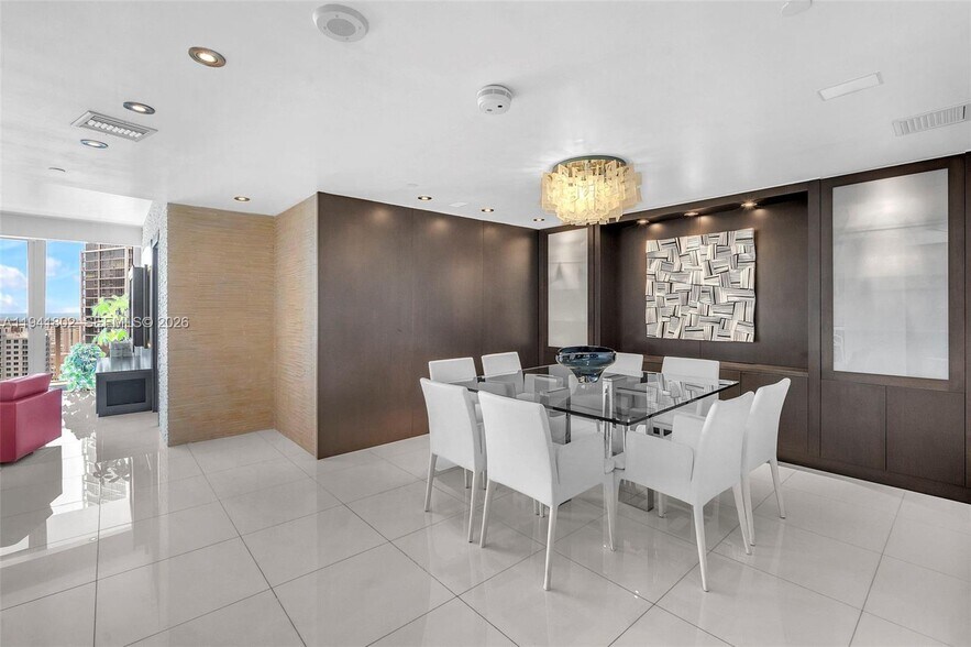 Building Photo - 200 Biscayne Boulevard Way